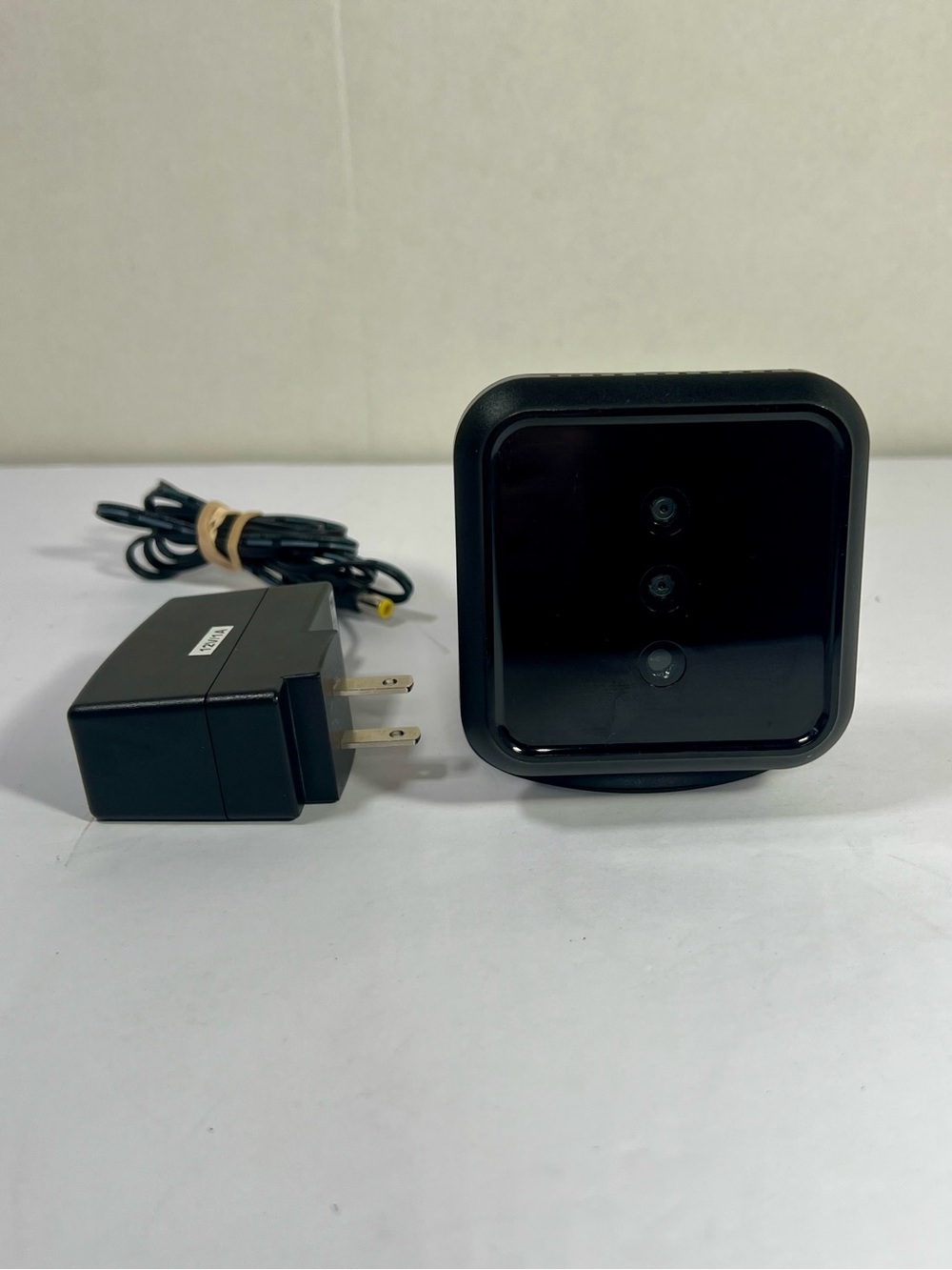 ADT Pulse Wireless Day Night Indoor Network Camera RC8025B-ADT w/ power adapter